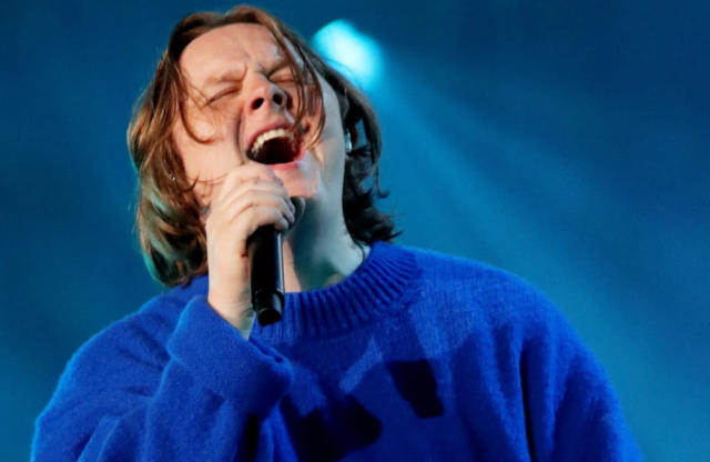 Lewis Capaldi – Haven’t You Ever Been In Love Before (Премиера Хит)