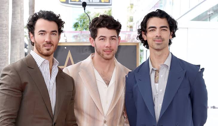 Jonas Brothers – Summer Baby (Премиера Хит)
